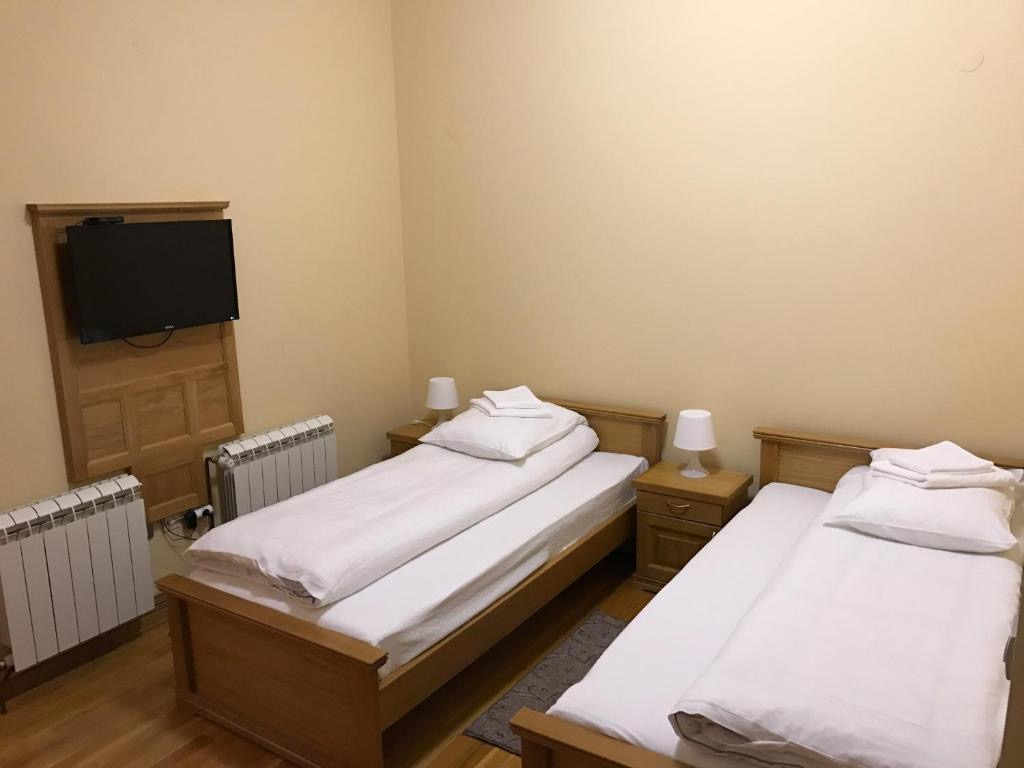 Trokrevetna soba u smeštaju Knežević